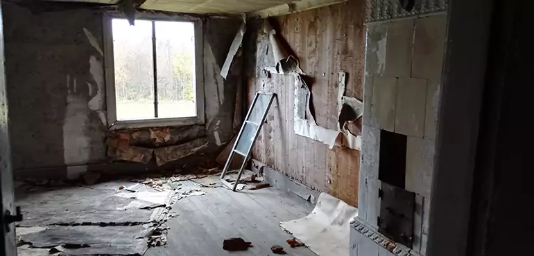 Why Selling a Distressed House Through Traditional Methods Fails in Oxnard